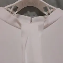 ホワイト 長袖シャツ ボタン付き