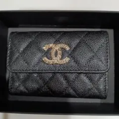 CHANEL チョコバー パスカードケース(パテントレザー)ゴールドココ 