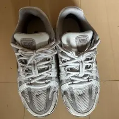 Nike P-6000 ホワイト/グレー スニーカー
