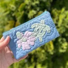 在庫一掃セール!! カードポーチ♡ホヌ&ハイビスカス♡ダスティブルー