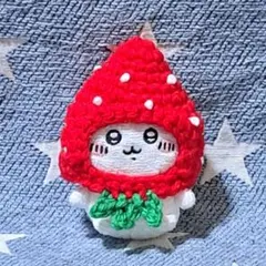 ちいかわ　お座りぬいぐるみ　ガチャ　被り物　イチゴ　赤