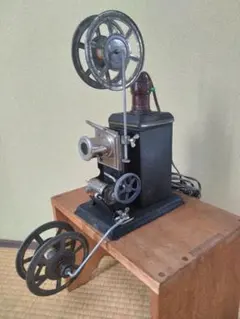 昭和レトロ　アンティーク　家庭用手動式映写機 と フィルム 2025年最新】映写機 レトロの人気アイテム - メルカリ