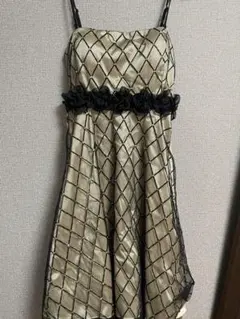 ゴールドとブラックのドレス 膝丈