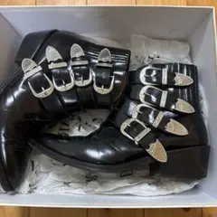 TOGA PULLA メタルバックルブーツ 黒 36 箱付きのサムネイル