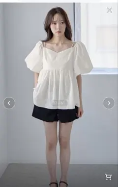 新品未使用　2wayオフショル花柄ペプラムトップスのサムネイル