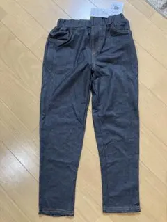 新品、未使用　ダークグレー スリムフィット長ズボン 130 薄手ソフトデニム