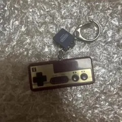 【任天堂】ゲームハードキーホルダー　ファミリーコンピュータ　コントローラー