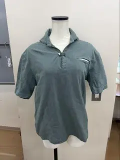 緑色 ポロシャツ 背面に汚れあり