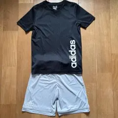 adidas Tシャツとショートパンツセット