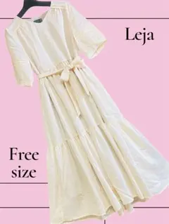 Leja ティアードワンピース　ウエストリボン　レジャ　ベージュ半袖ワンピース