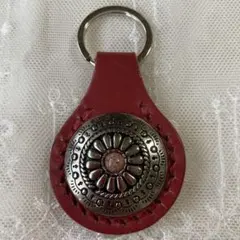 ​【ハンドメイド】本革 レザーキーホルダー 赤 フラワーコンチョ 雫型 手縫い