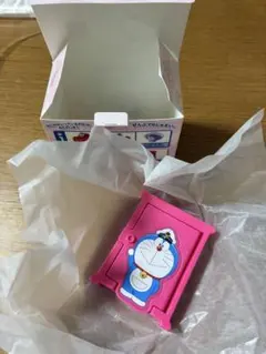 ハッピーセット、ドラえもん ピンクのキャラクター玩具
