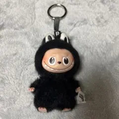 POPMART イニシャルラブブ　R キーホルダー