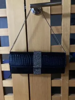 ビジュー付き黒クロコ型押しクラッチバッグ