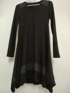 黒の長袖アシンメトリックワンピースのサムネイル
