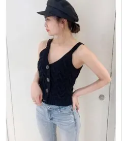 ノースリーブニット　透かしケーブルニットタンク