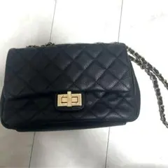 ブラック キルティング ショルダーバッグ
