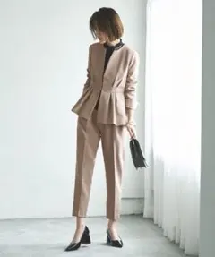 ベージュ ペプラムジャケット パンツセットアップ