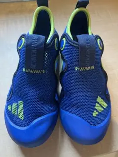 adidas キッズサンダル ネイビー/ライム