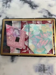 【未使用】ブランドハンカチ 4枚セット 綿100％ 花柄 洗い替え用