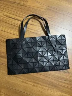 ISSEY MIYAKE ブラック トートバッグのサムネイル