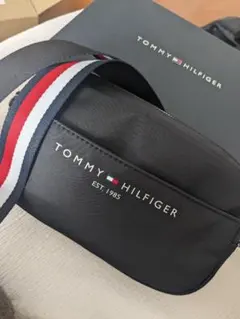 TOMMY HILFIGER トミーヒルフィガー オーバルショルダーバッグ