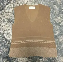 マメクロゴウチ　ベージュ Vネック ニットベスト