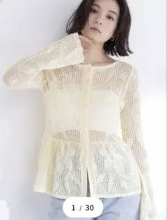 【新品未使用】NATURAL BEAUTYBASICフラワーレースペプラムニット