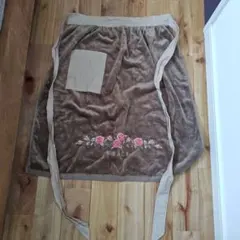 Hotman　ブラウンエプロン 花柄刺繍 GRACE ポケット付き