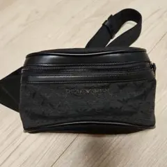 EMPORIO ARMANI ブラック ボディバッグ