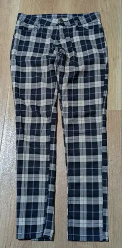 美品　ネイビー・ベージュ チェック柄 スリムフィット スキニーパンツ
