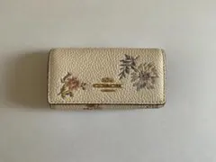 COACH 花柄キーケース クリーム色