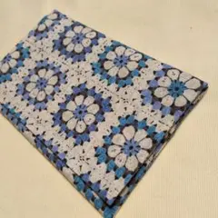 ハンドメイド　診察券も入る　お薬手帳ケース　かぎあみ風生地　　モチーフ　かわいい