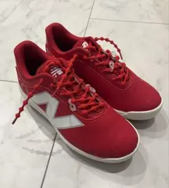 New Balance レッド スパイク NBロゴ付き