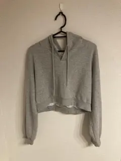 Gram グレー フード付き クロップドパーカー