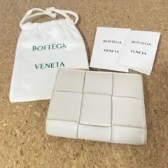 k*3様 ボッテガヴェネタ 二つ折り財布 マキシイントレチャート ホワイト