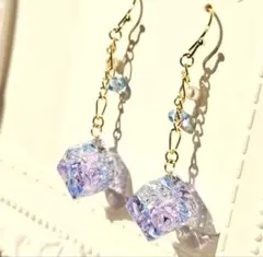 1809.スワロ入り♡ しずく型レジンピアス♡ - メルカリ