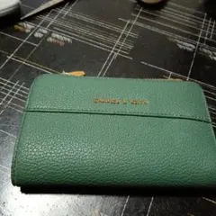CHARLES & KEITH 緑 二つ折り財布