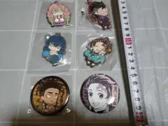 鬼滅の刃　キャラクターグッズ　ラバーストラップ　缶バッジ