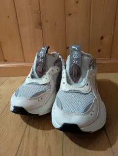 PUMA ミラオーウェン　コラボスニーカー　ピンクのサムネイル