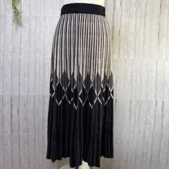幾何学柄 プリーツニットスカート ウエストゴム ベージュ 黒 あったか素材