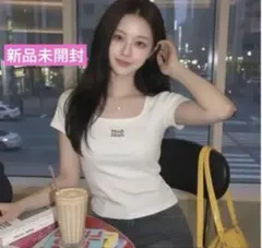【新品未開封】muahmuahスリットボタンクロップ半袖Tシャツのサムネイル