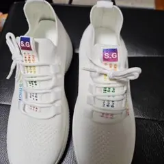 ホワイト カラフルロゴ スニーカー