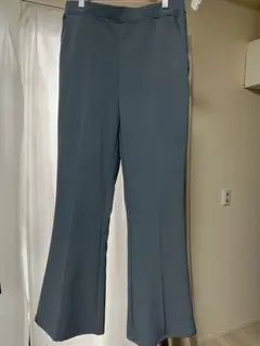 GU アイスブルー　フレアパンツ