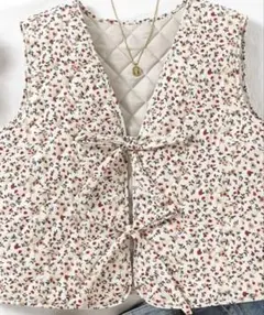 新品☆ベスト☆キルティング☆小花柄☆白×赤☆可愛い☆軽量☆あったかい☆XS-S☆