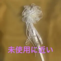 女児　ホワイト フラワーデザイン ブローチ　未使用に近い