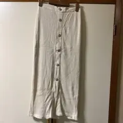 GU アイボリー ボタン付きタイトスカート