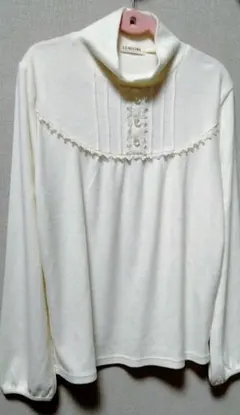 トップス　 長袖カットソー　ハイネック　レース　ボタン　生成り