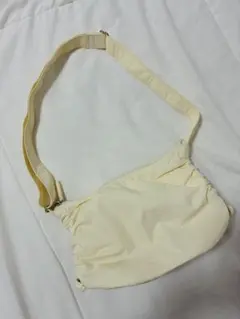 GU ショルダーバッグ