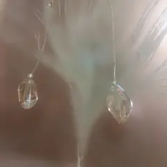 クリスタルドロップ型ロングピアス